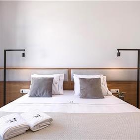 5 bedroom villa with indoor and outdoor pool in Chania town, sleeps 10